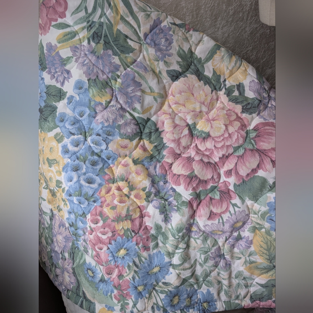 vintage Floral Quilt with Multicolor Design Foxglove Iris Roses Queen